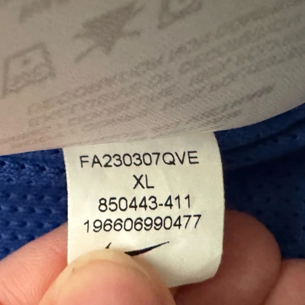 Nike Older Kids Full Zip Windrunner Jacket size XL
